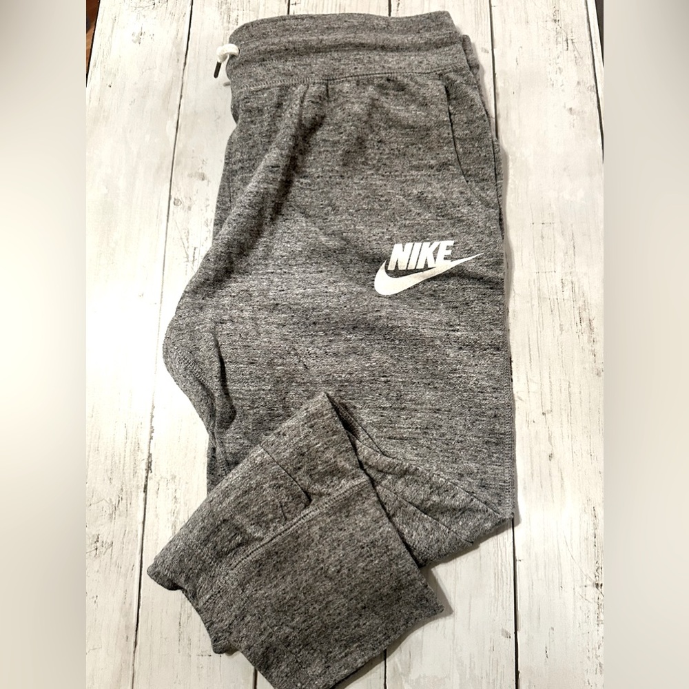 Nike Women’s Sportswear Gym Vintage Capris